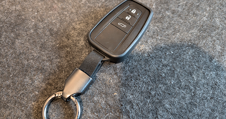 ケース装着後のスマートキー(ボタン側・3ボタン)