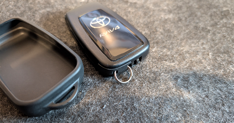 純正物理キーに装着されているリングを取り外す必要があります