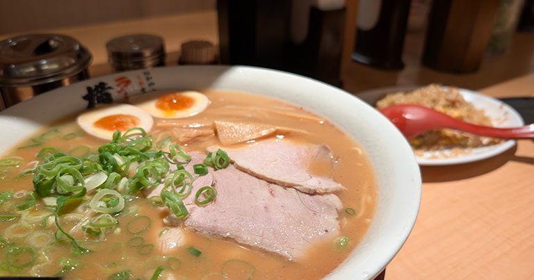 【心斎橋】ラーメン横綱 クリスタ長堀店｜味玉ラーメンと半チャーハンを実食