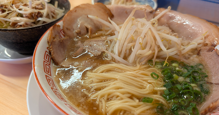 醤油と背脂が印象的な千夢ラーメン