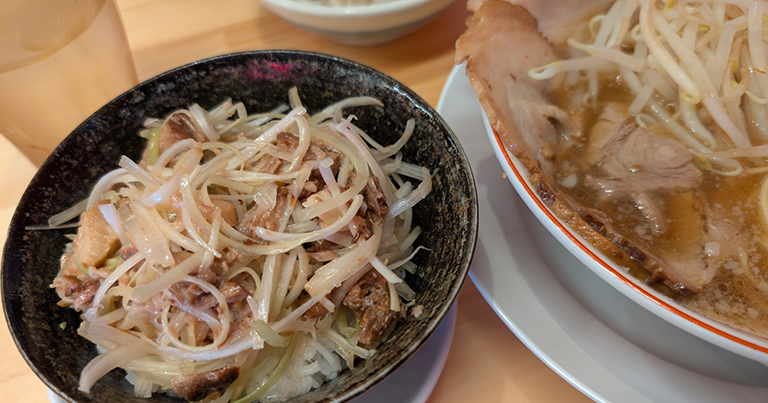 シャキシャキねぎとチャーシューを味わう、ねぎチャーシュー丼